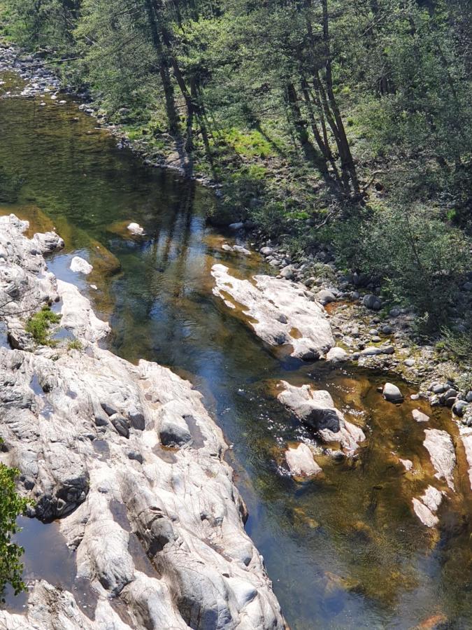 Gites Boulle Meyras Buitenkant foto
